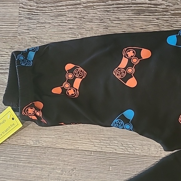 Video Games & Halloween Pajama Set Size 8 - Picture 5 of 6